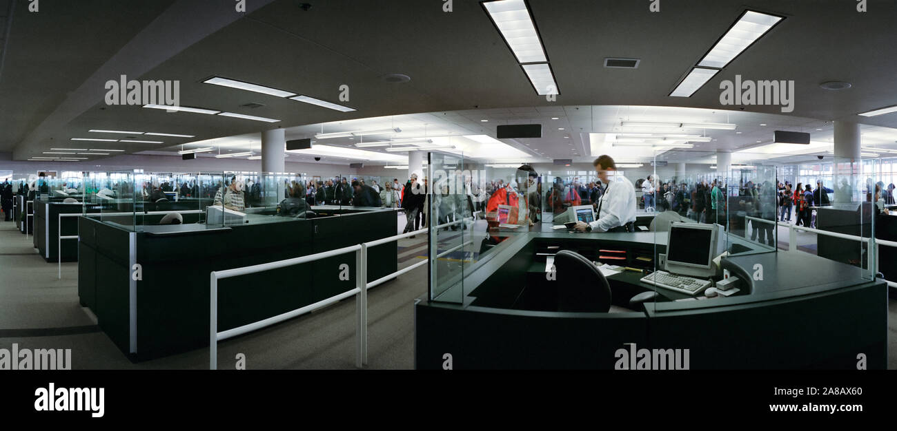 USA, Minnesota, Minneapolis, St. Paul International Airport, Masse im Custom House Stockfoto