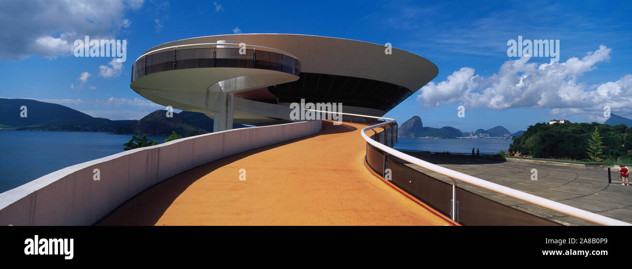 Spirale Gehweg in einem Museum, Niemeyer Museum für Zeitgenössische Kunst, Rio De Janeiro, Niteroi, Brasilien Stockfoto