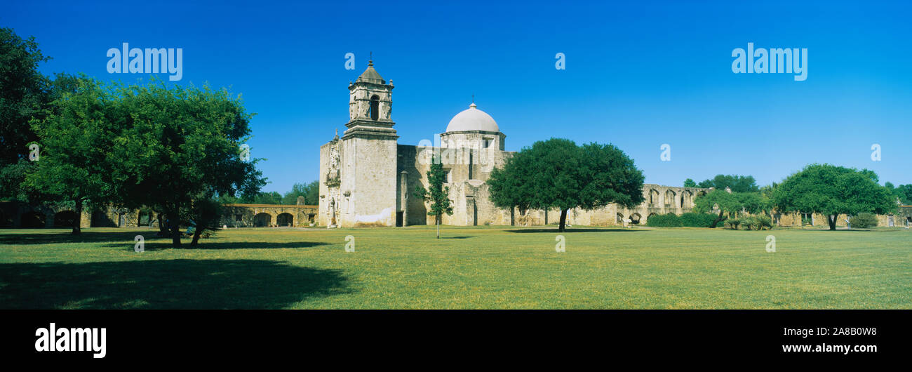 Kirche in einem Park, Mission Konzeption, San Antonio Missions National Historical Park, Texas, USA Stockfoto