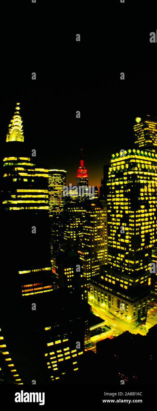 Gebäude ist abends beleuchtet, Empire State Building, Chrysler Building, Manhattan, New York City, New York State, USA Stockfoto