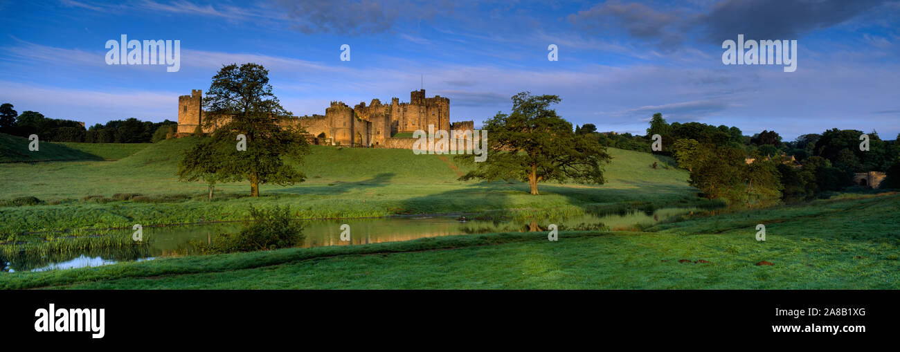 Blick auf die Burg, Alnwick Castle, Northumberland, England, Vereinigtes Königreich Stockfoto