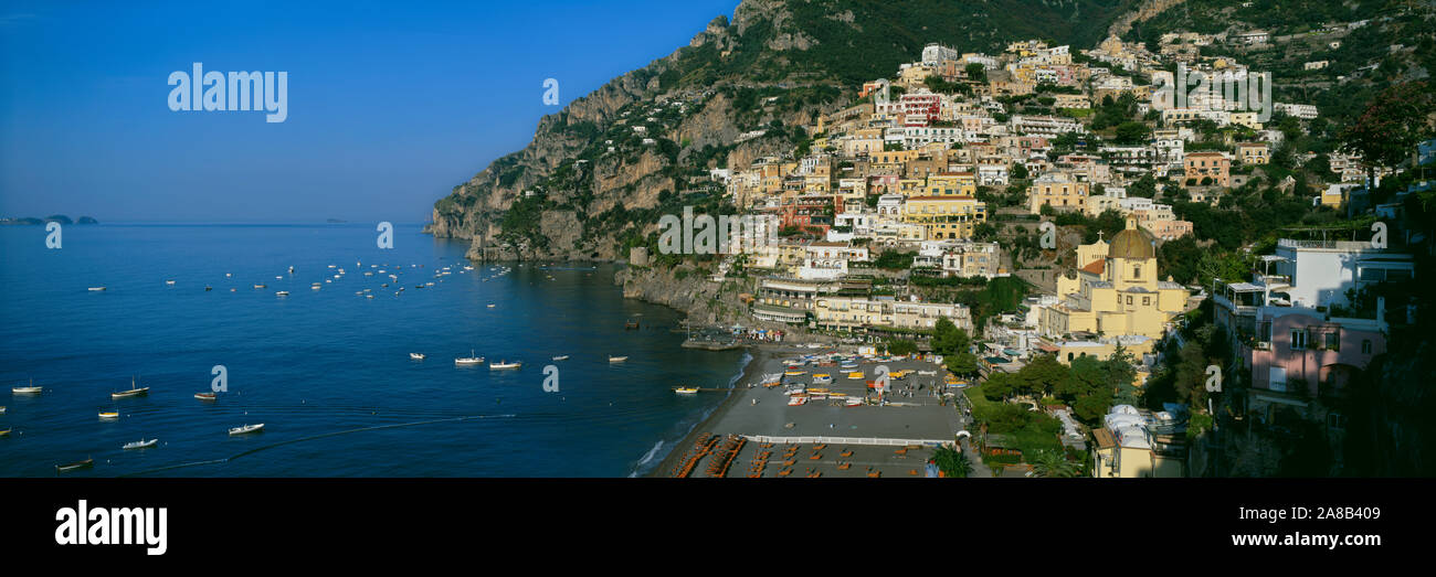 Hohen winkel Blick auf einen Strand, Positano, Amalfi, Kampanien, Italien Stockfoto