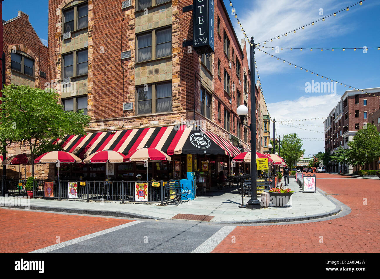 Armen Phil's Bar und Grill ist ein lokaler Favorit in der Innenstadt von Oak Park ist eine Sports Bar mit Cajun und Meeresfrüchte. Stockfoto Armen Phil's Bar und Grill ist ein lokaler Favorit in der Innenstadt von Oak Park ist eine Sports Bar mit Cajun und Meeresfrüchte. Stockfoto