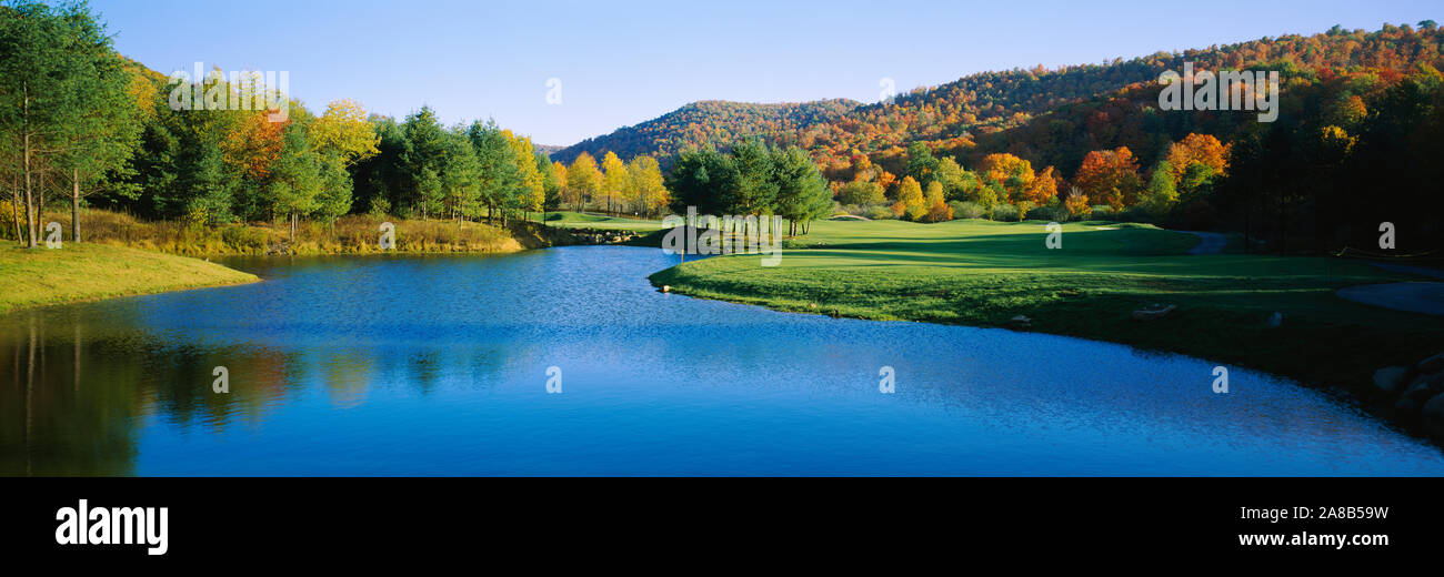 See auf einem Golfplatz, der Raven Golf Club, Showshoe, West Virginia, USA Stockfoto