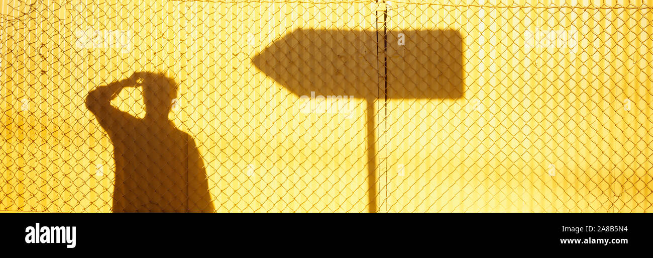 Mann stand in der Nähe ein Zeichen, San Francisco, Kalifornien, USA Stockfoto