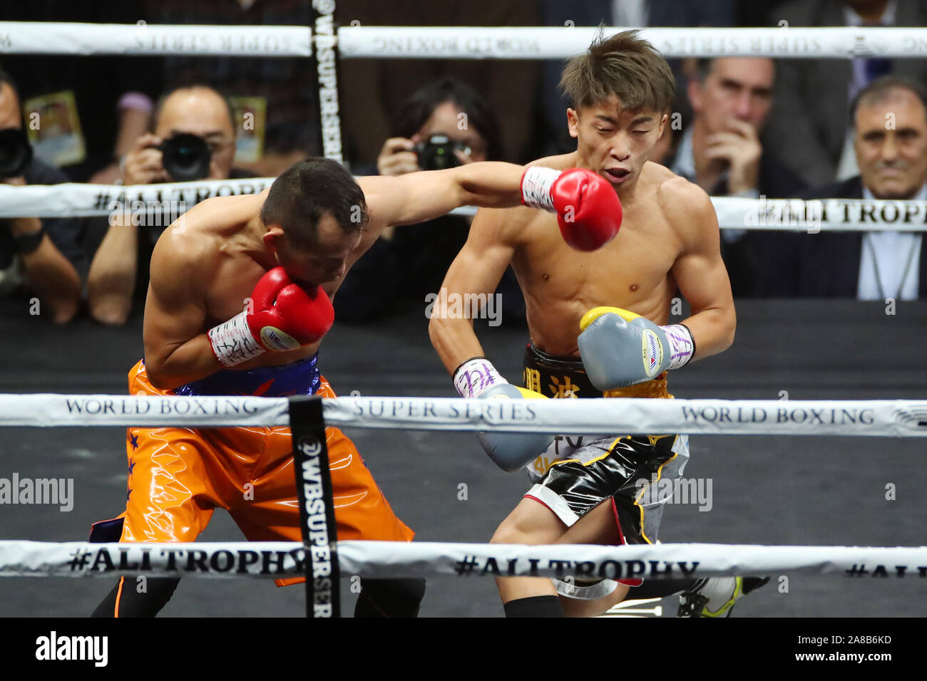 Werden die Unified IBF und WBA Schwergewicht Meister. 7 Nov, 2019. (L ...