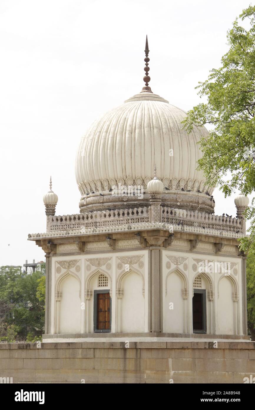 Qutab Shahi Gräber: Sie sind in der Ibrahim Bagh, in der Nähe der berühmten Golconda Fort in Hyderabad, Indien. Stockfoto