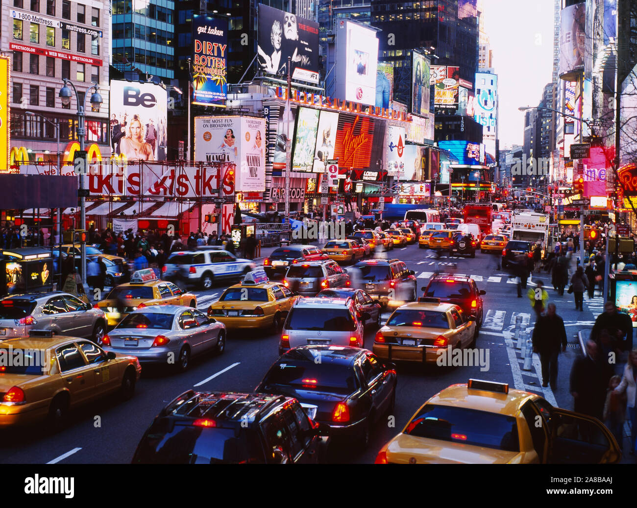 Verkehr auf einer Straße in einer Stadt, Times Square, Manhattan, New York City, New York State, USA Stockfoto