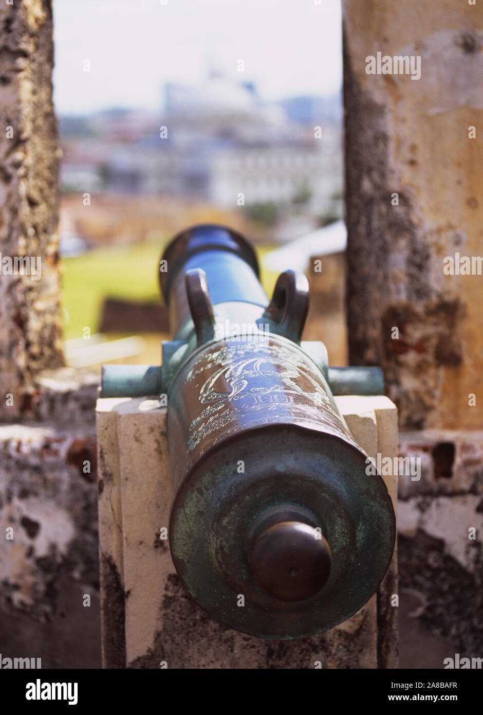 Nahaufnahme einer Kanone auf ein Schloss, Castillo de San Cristobal, die Altstadt von San Juan, San Juan, Puerto Rico Stockfoto