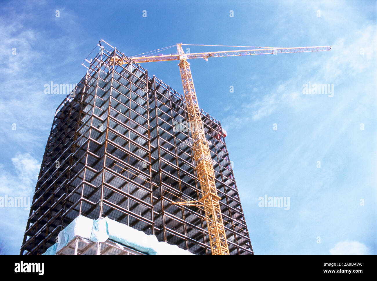 Low Angle Blick auf ein im Bau befindliches Gebäude, Sacramento, Kalifornien, USA Stockfoto