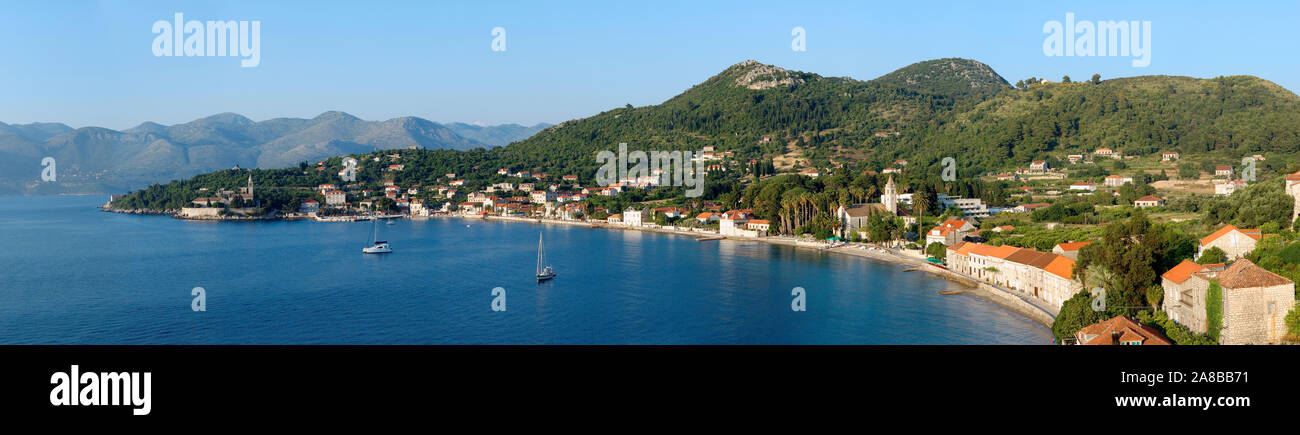 Hohen winkel Blick auf Dorf am Meer, Adria, Insel Lopud, Dubrovnik, Kroatien Stockfoto