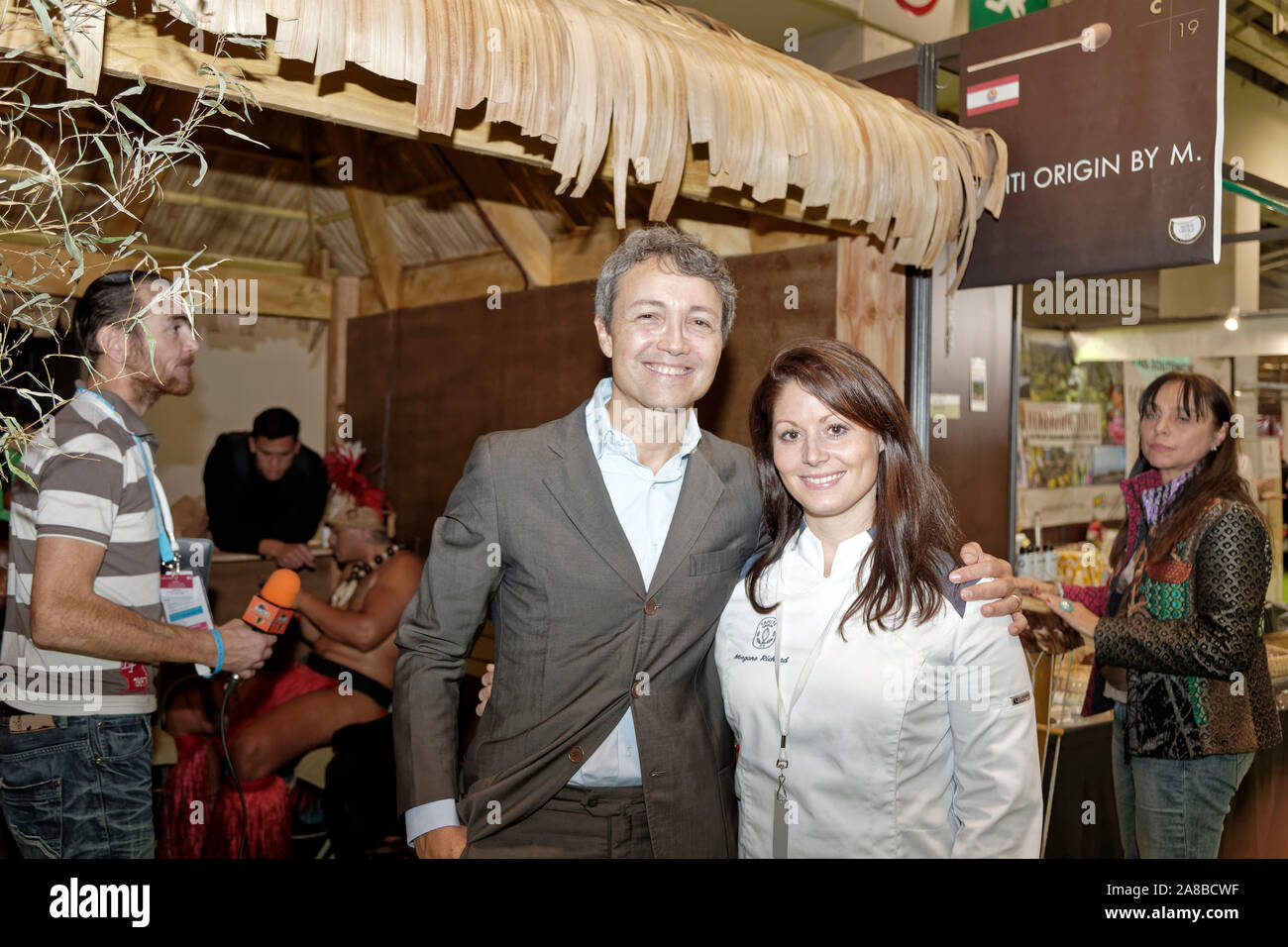 Paris, Frankreich. 2 Nov, 2019. Morgane Richard, Schokolade Koch und ein Gäste nehmen an der 25. Jahrestag der Salon du Chocolat am 2. November 2019 Stockfoto