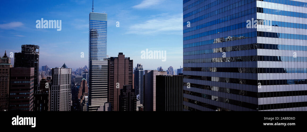 Wolkenkratzer in einer Stadt, New York City, New York, USA Stockfoto