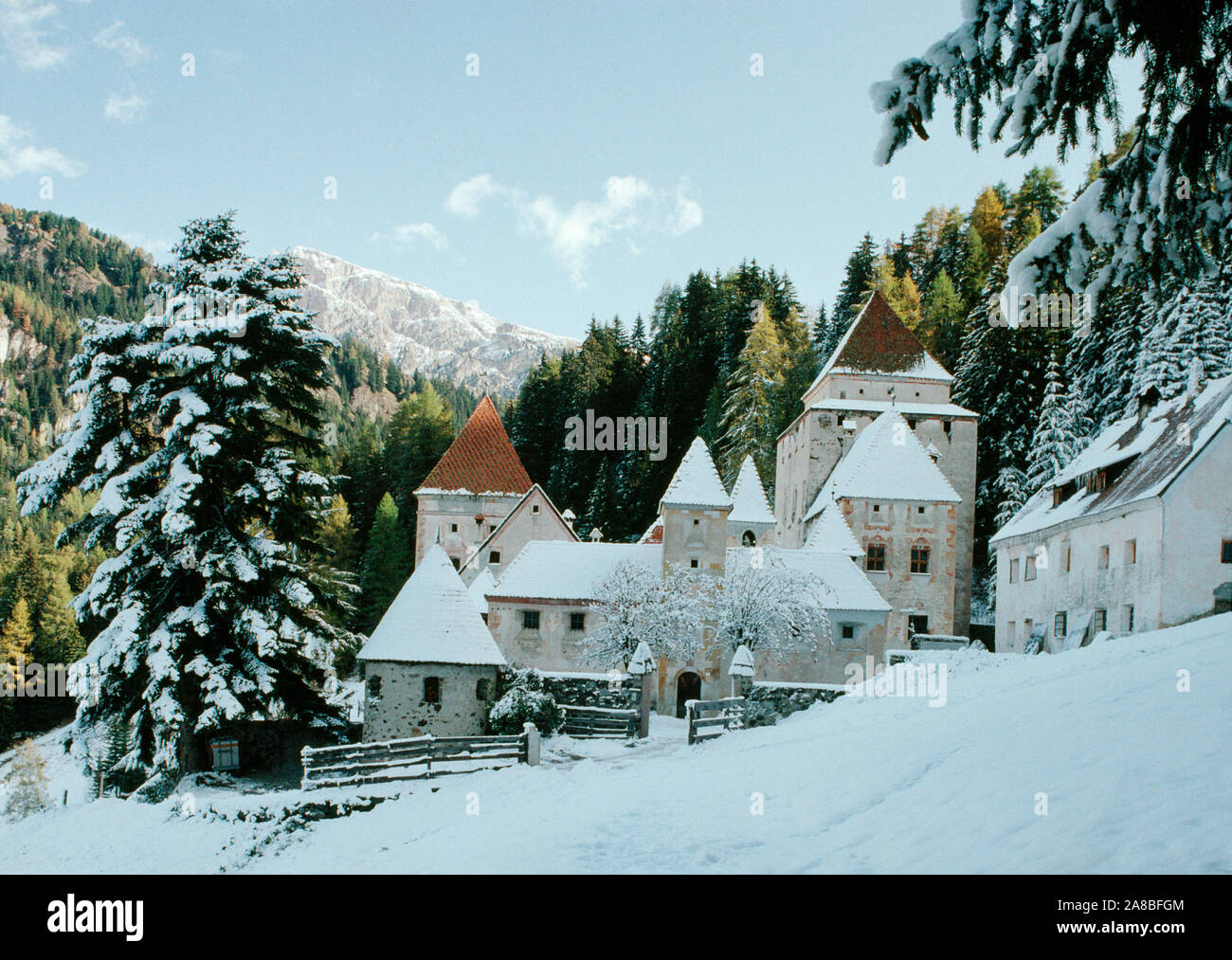 Winter Blick auf Castel Gardena, Santa Cristina Gröden, Südtirol, Italien Stockfoto