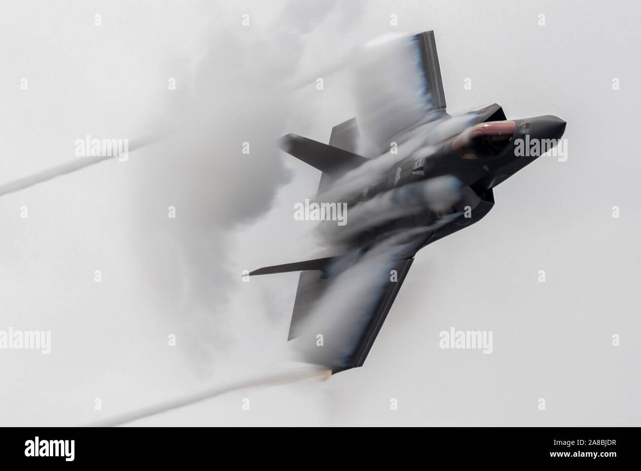 Die United States Air Force F-35 Lightning II führt eine Demo auf dem 2019 Cleveland Airshow. Stockfoto