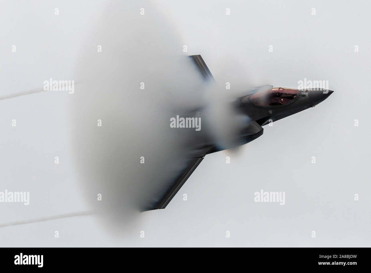 Die United States Air Force F-35 Lightning II führt eine Demo auf dem 2019 Cleveland Airshow. Stockfoto