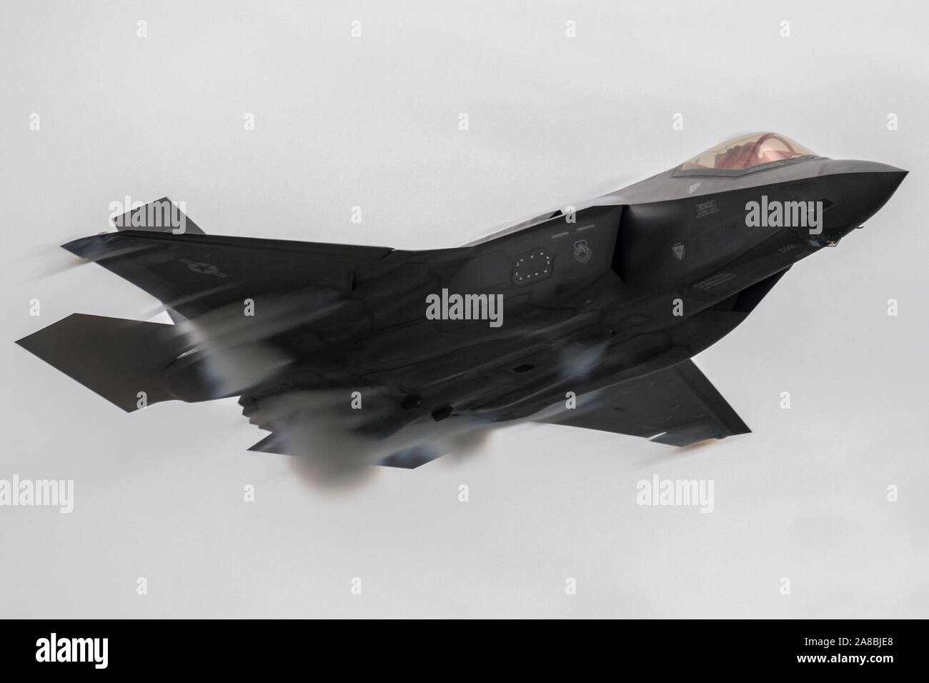 Die United States Air Force F-35 Lightning II führt eine Demo auf dem 2019 Cleveland Airshow. Stockfoto