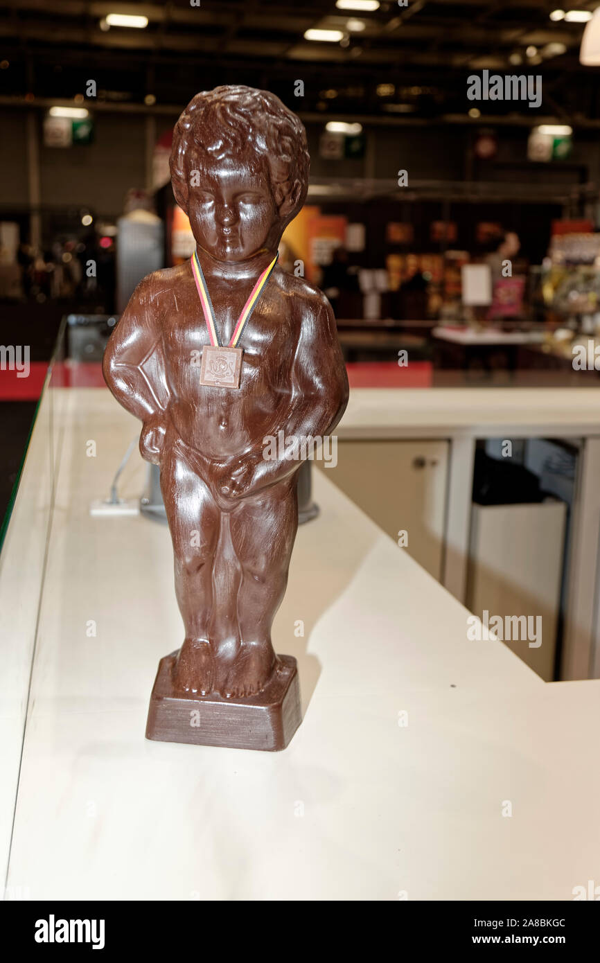 Paris, Frankreich. 2 Nov, 2019. Belgien Brüssel Manneken Pis Schokolade an den 25. Jahrestag der Salon du Chocolat am 2. November 2019 in Paris Stockfoto