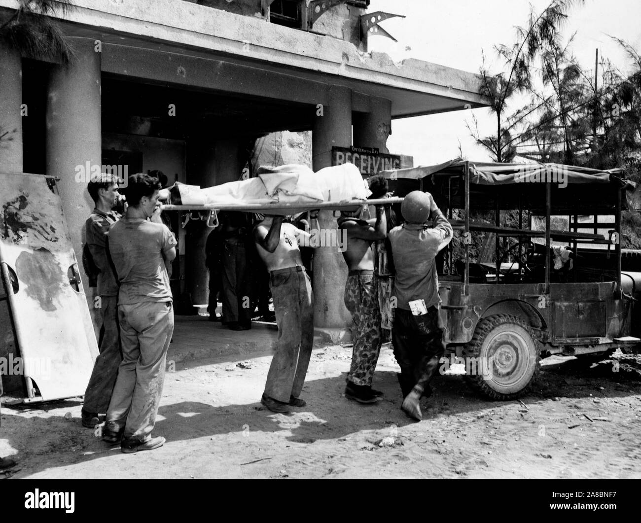 Verletzte marine kommt zurück von der Front auf Saipan Stockfoto