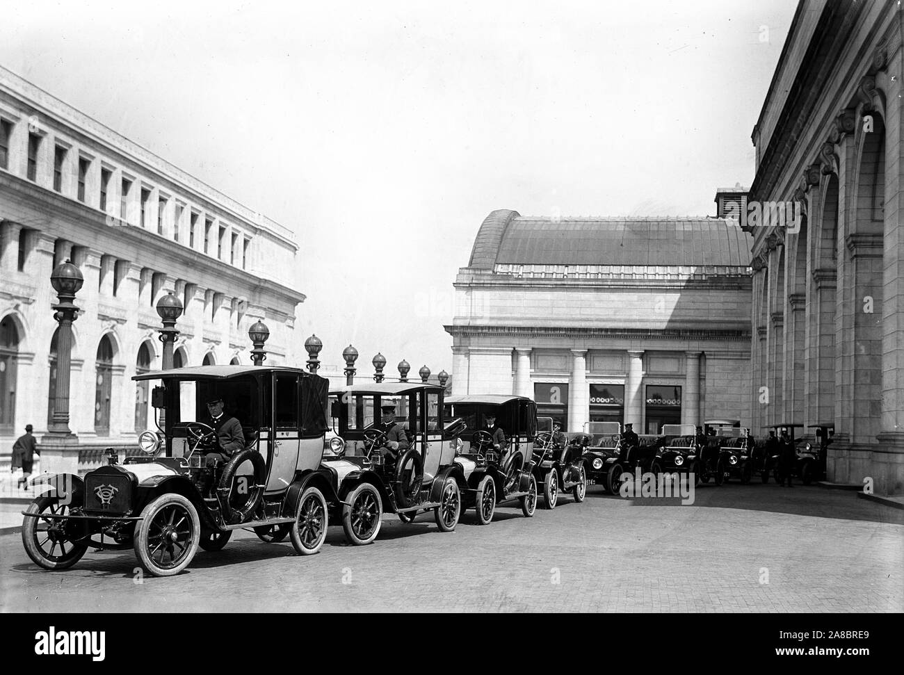 Bund Taxi Taxis an der Kabine stand an der Union Station ca. 1914 Stockfoto