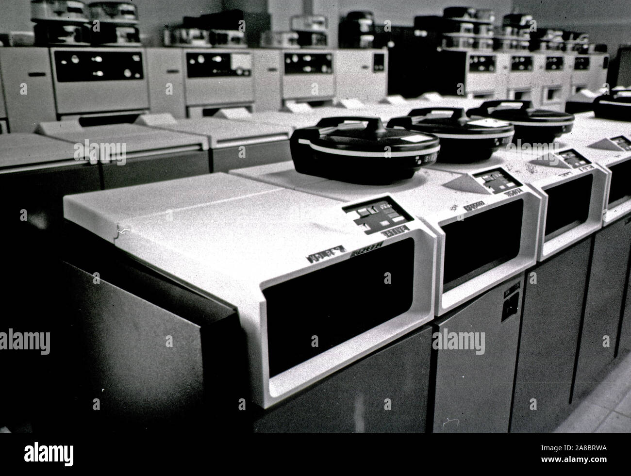 Computerraum der 1970er jahre -Fotos und -Bildmaterial in hoher ...