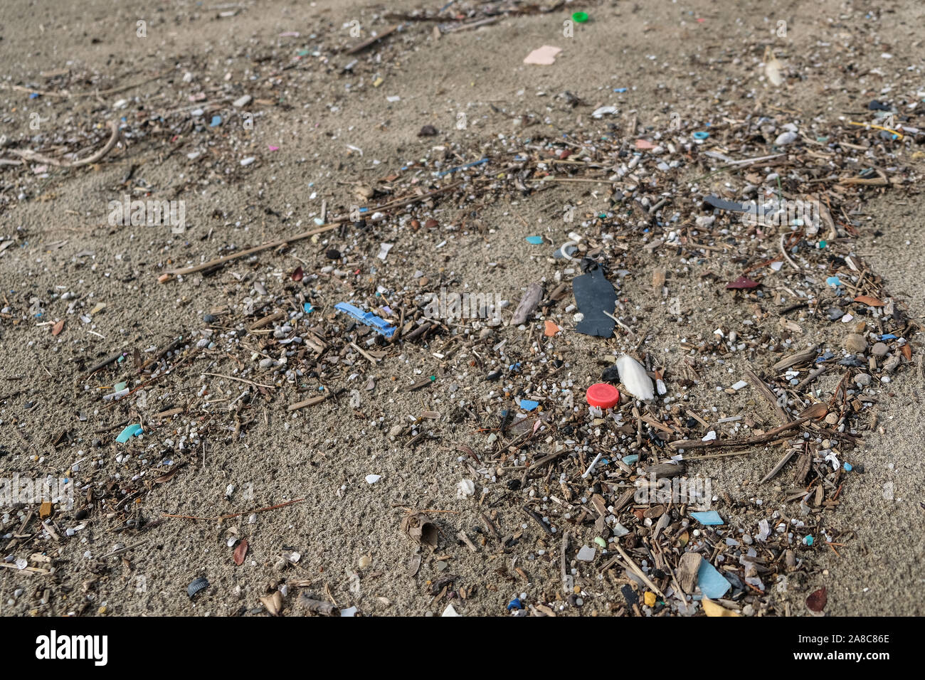 Micro Kunststoff Küste Verschmutzung, Kunststoffe frei Ökosystem Erde retten Konzept Stockfoto