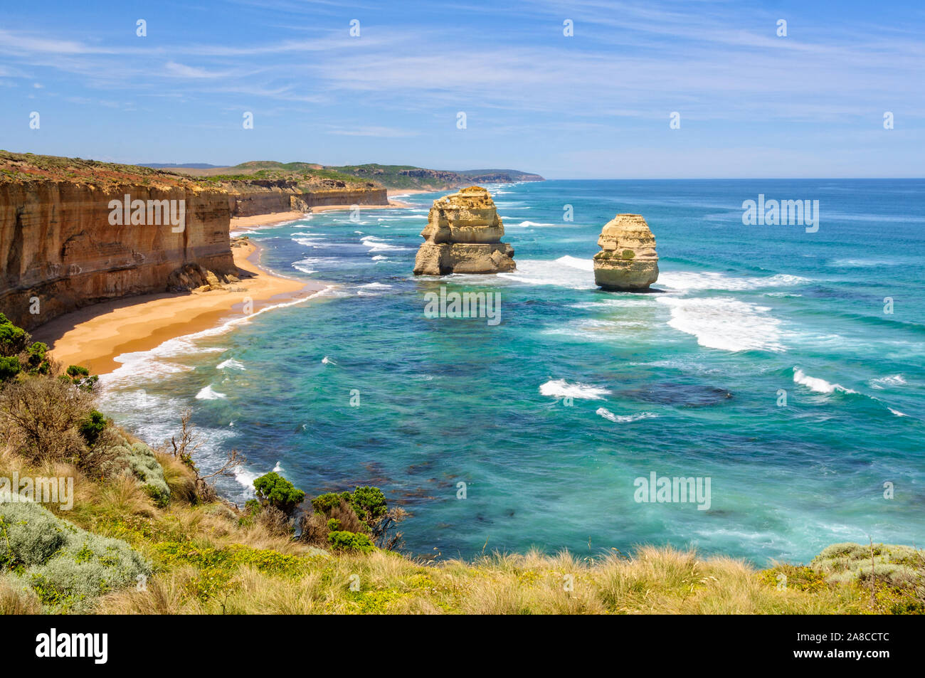 Zwei der berühmten Kalkstein Felsen vor der Küste von Port Campbell National Park - Port Campbell, Victoria, Australien Stockfoto