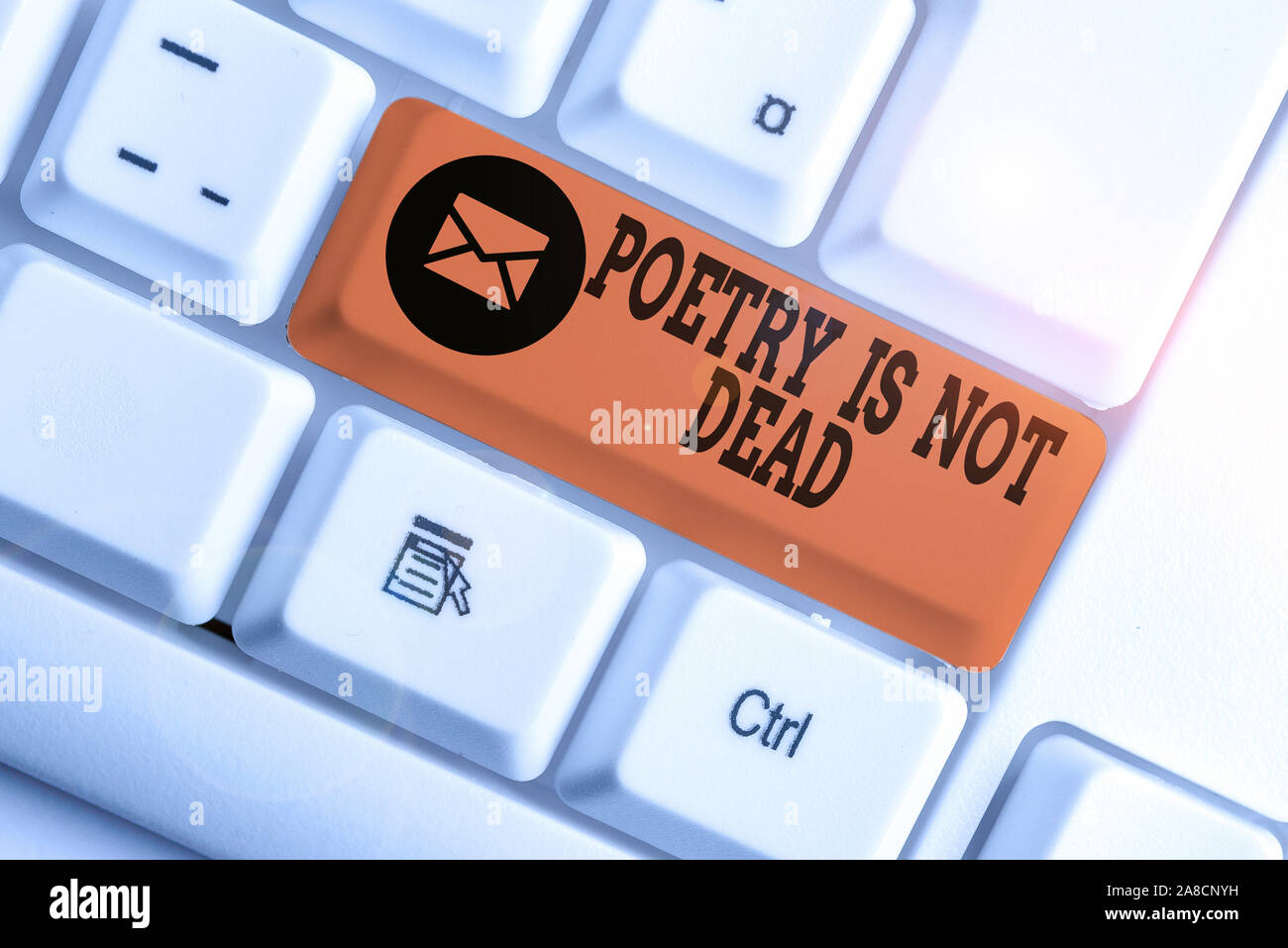 Wort schreiben Text Poesie ist nicht tot. Business Foto präsentiert ästhetische und rhythmisches Schreiben noch lebendig ist und modernen weißen pc Tastatur mit leeren Stockfoto Wort schreiben Text Poesie ist nicht tot. Business Foto präsentiert ästhetische und rhythmisches Schreiben noch lebendig ist und modernen weißen pc Tastatur mit leeren Stockfoto