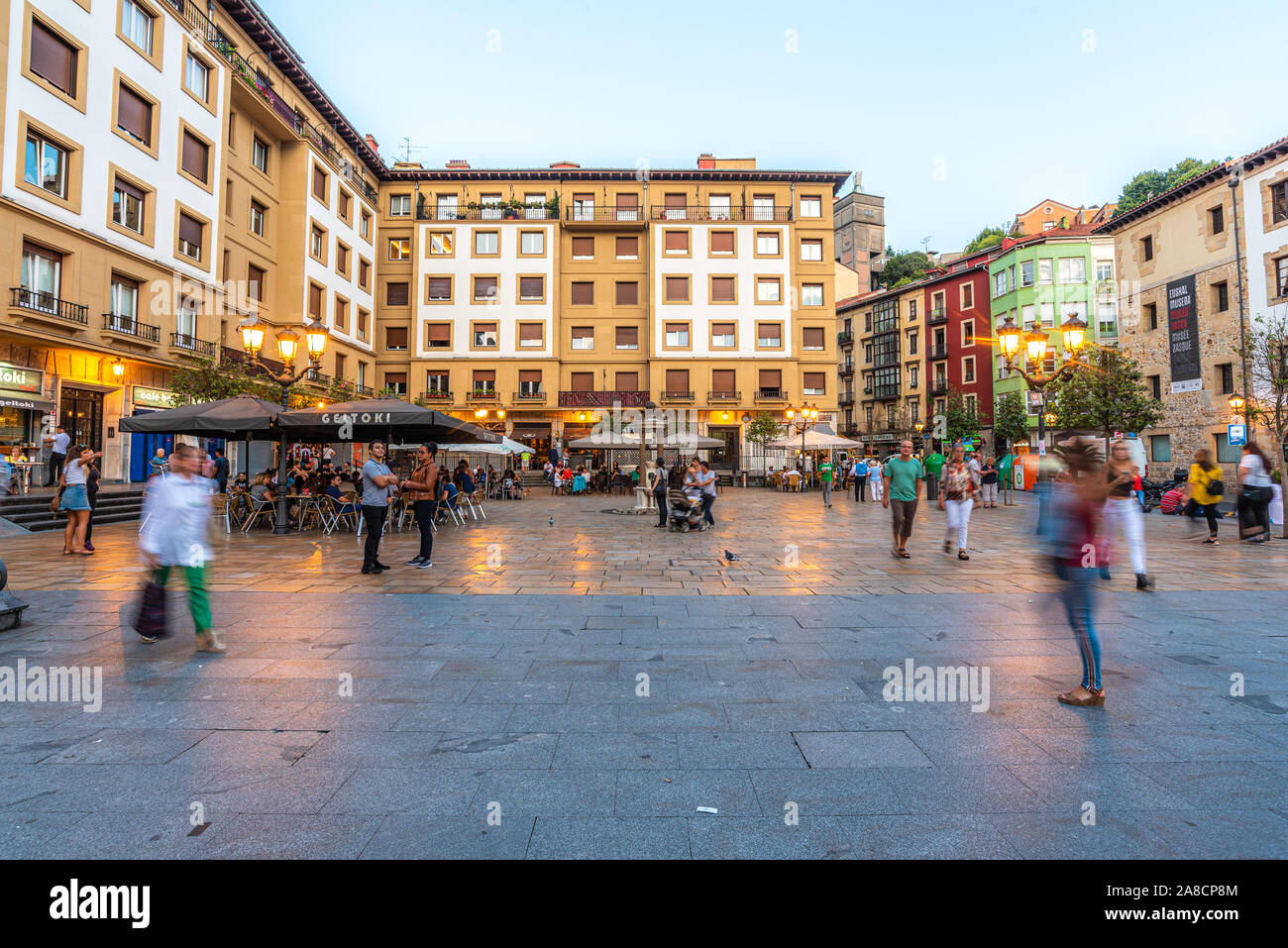 Bilbao, Spanien - 16. September 2019. Abends an der Miguel Unamuno Plaza. Stockfoto