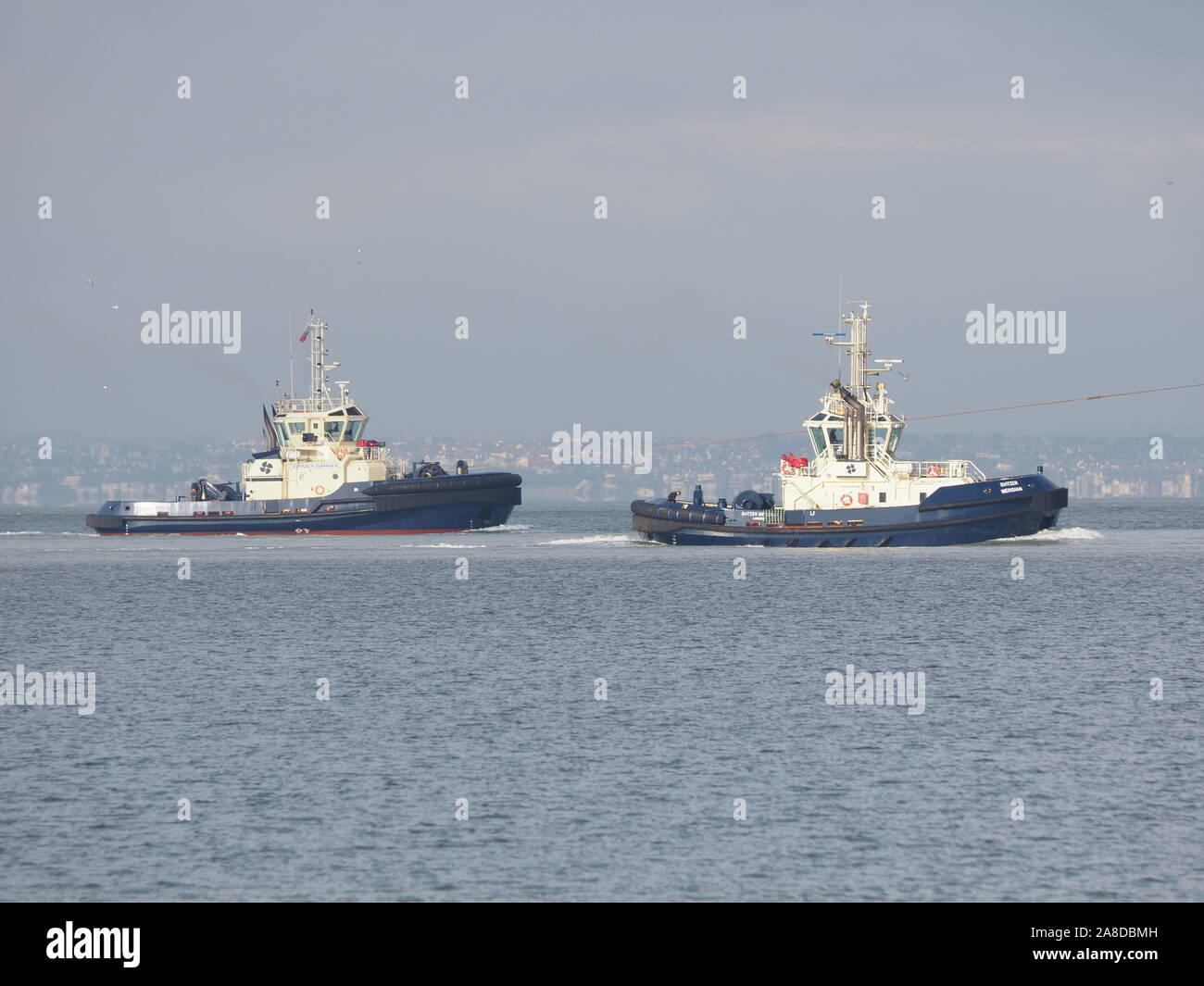 Sheerness, Kent, Großbritannien. 8. November 2019. Russische LNG-Tanker "georgij Brusilov" gesehen, die sich aus Sheerness Docks nach dem Verlassen des National Grid Grain LNG-Terminals. Grain LNG ist von strategischer nationaler Bedeutung zu den BRITISCHEN Energieinfrastruktur und ist die größte LNG-Terminal in Europa. Es hat eine neue Erhöhung der Besuche von LNG verschifft worden, da die Nachfrage nach Erdgas steigt in die kalte Jahreszeit. Credit: James Bell/Alamy leben Nachrichten Stockfoto