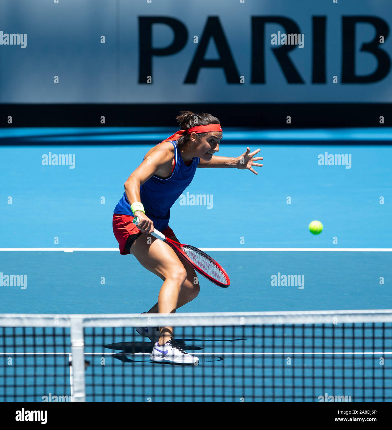 Perth, Western Australia. 8. November 2019; RAC Arena, Perth, Western Australia, Australien; Fed Cup durch BNP Paribas Final Tennis, Australien im Vergleich zu Frankreich, Praxis Tag; Caroline Garcia von Frankreich spielt eine Rückhand auf das Netz während der Praxis - Redaktionelle Verwendung Credit: Aktion Plus Sport Bilder/Alamy leben Nachrichten Stockfoto