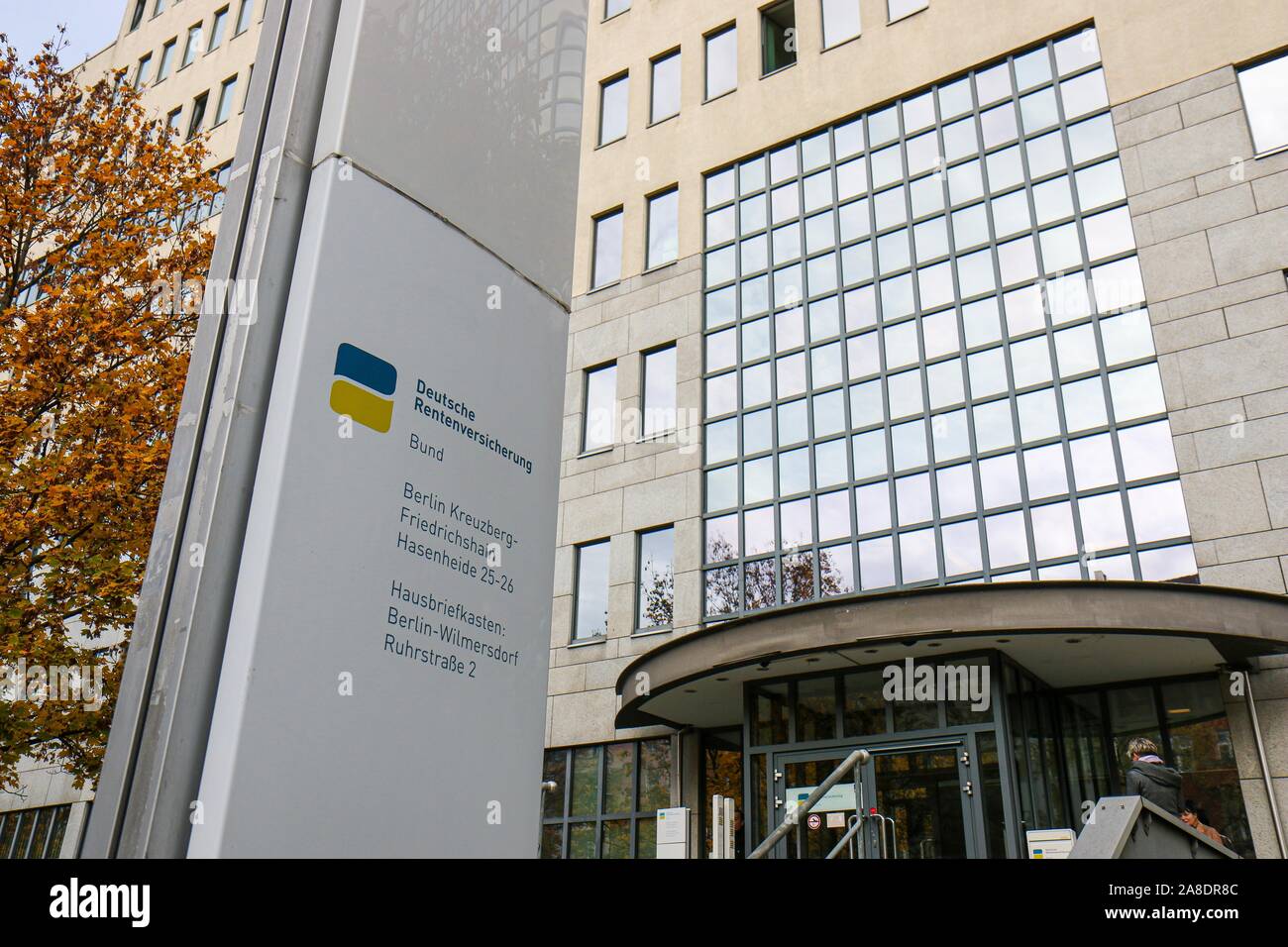 In Deutsche Bank Agency In Stockfotos Und Bilder Kaufen Alamy