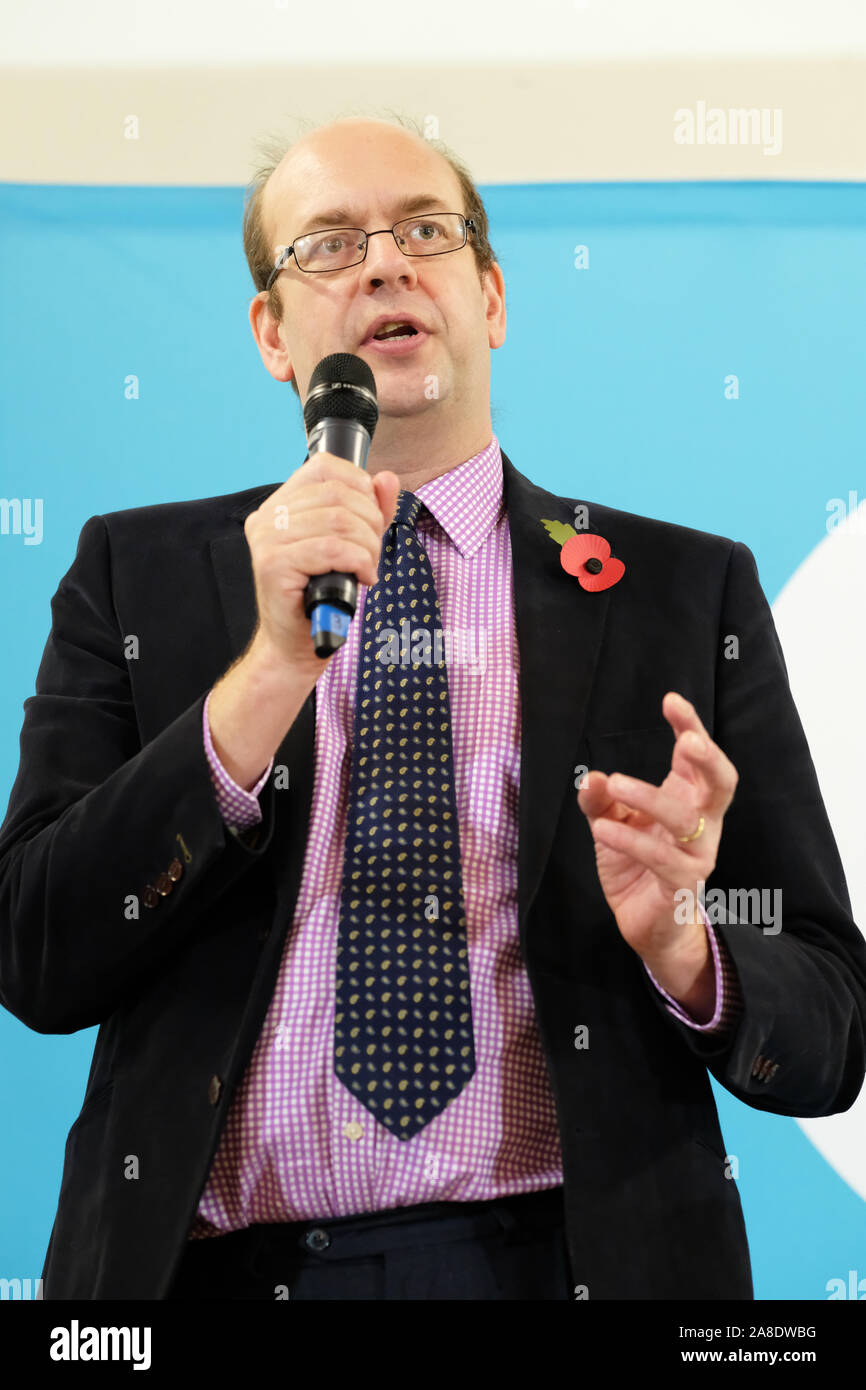 Kleine Mühle, Pontypool, Monmouthshire, Wales - Freitag, 8. November 2019 - Brexit Partei bin Mark Reckless Adressen ein Publikum in der South Wales Stadt Pontypool eine starke Arbeit stimmen. Foto Steven Mai/Alamy leben Nachrichten Stockfoto