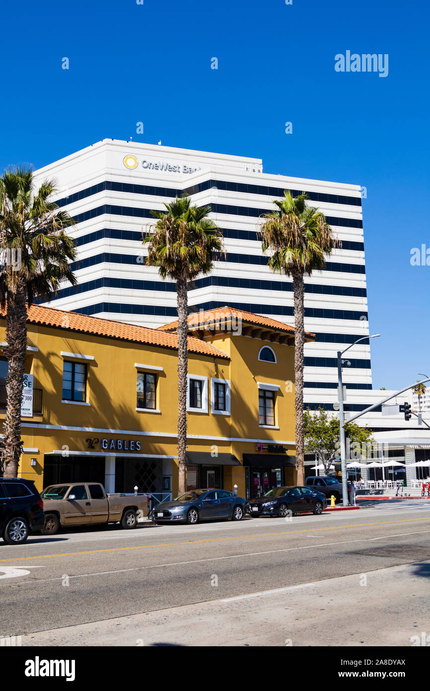 Die Giebel Cafe Restaurant und eine West Bank Gebäude, 331 Wilshire Blvd., Santa Monica, Los Angeles County, Kalifornien, Vereinigte Staaten von Amerika Stockfoto