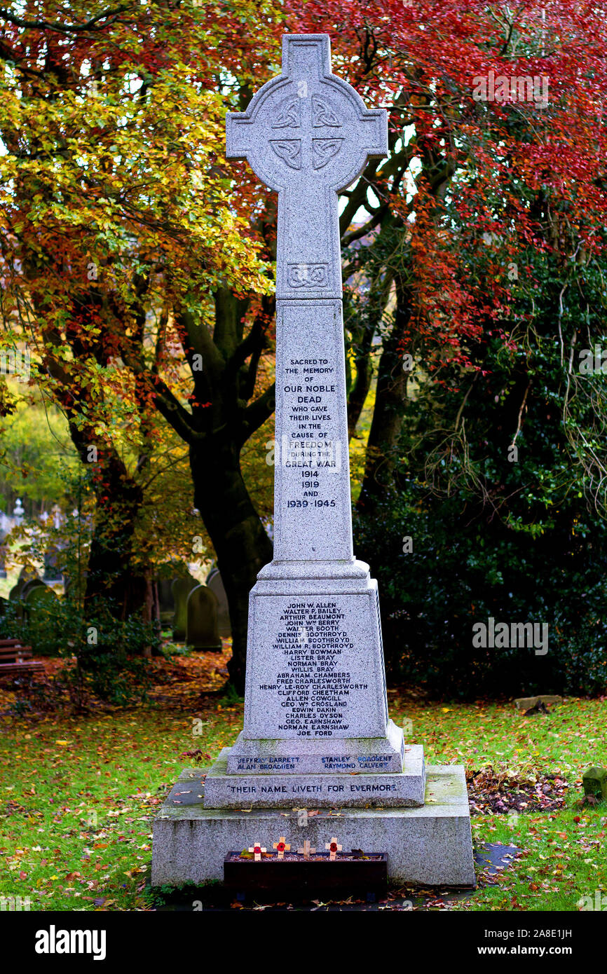 Honley Kriegerdenkmal, Spenden-infos Sonntag Stockfoto