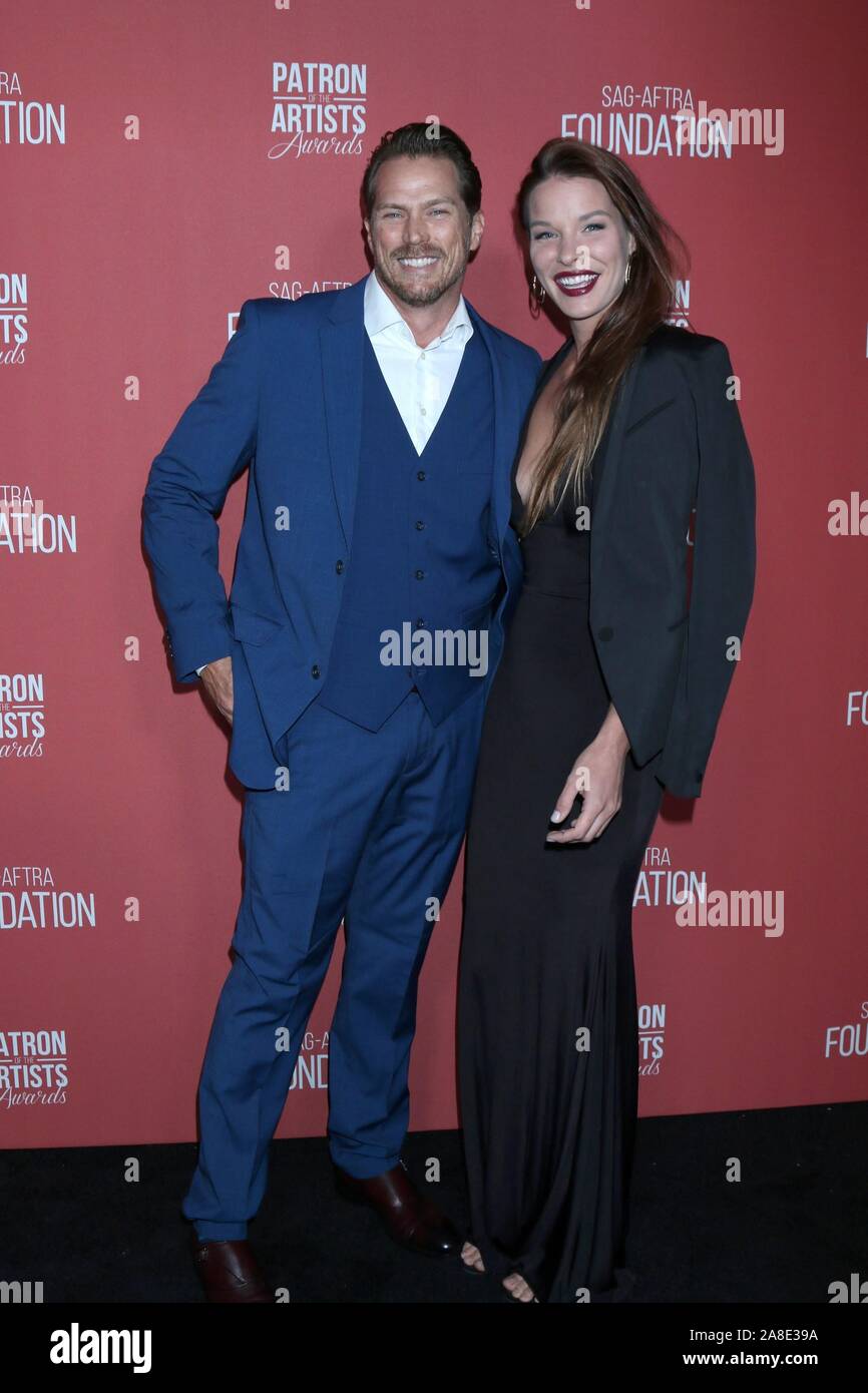 Beverly Hills, CA. 7 Nov, 2019. Jason Lewis, Liz Godwin in der Ankunftshalle für SAG-aftra Stiftung 4. jährlichen Patron der Künstler Awards, Wallis Annenberg Center für Darstellende Künste, Beverly Hills, CA 7. November 2019. Credit: Priscilla Grant/Everett Collection/Alamy leben Nachrichten Stockfoto