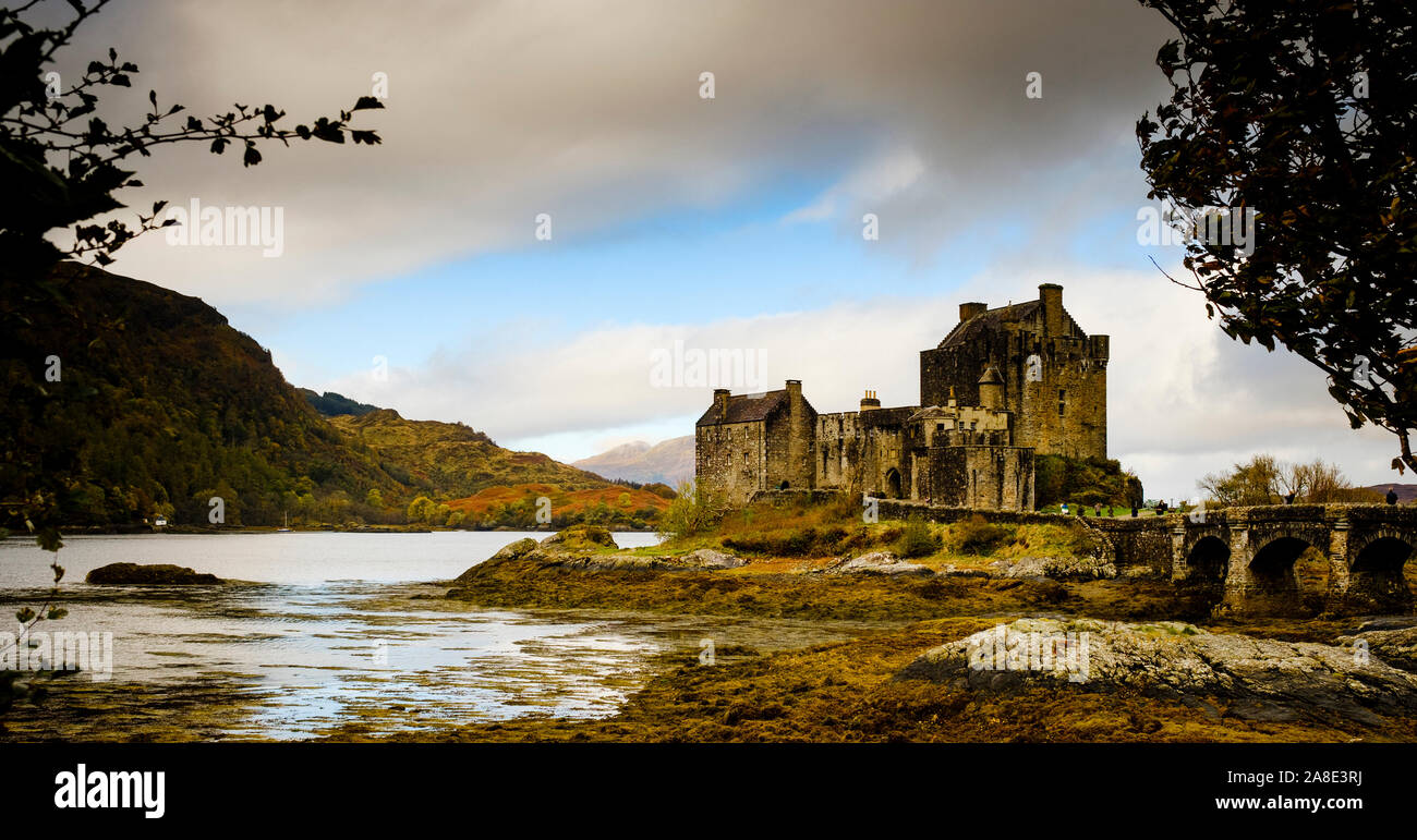 Eilean Donan Castle am Ufer des Loch Duich an der Straße zu den Inseln und Skye, Highlnads von Schottland Stockfoto