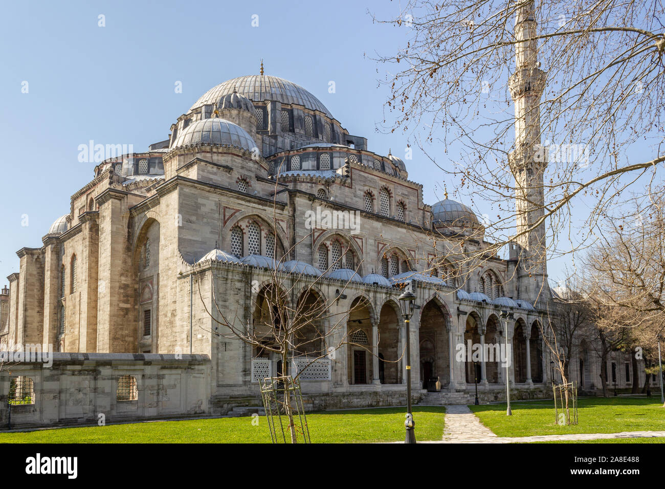 Fatih, Istanbul/Türkei - 04. März 2019: Sehzade Moschee aus dem 16. Jahrhundert, alten Osmanischen türkischen Architektur. Architekten Sinan Stockfoto