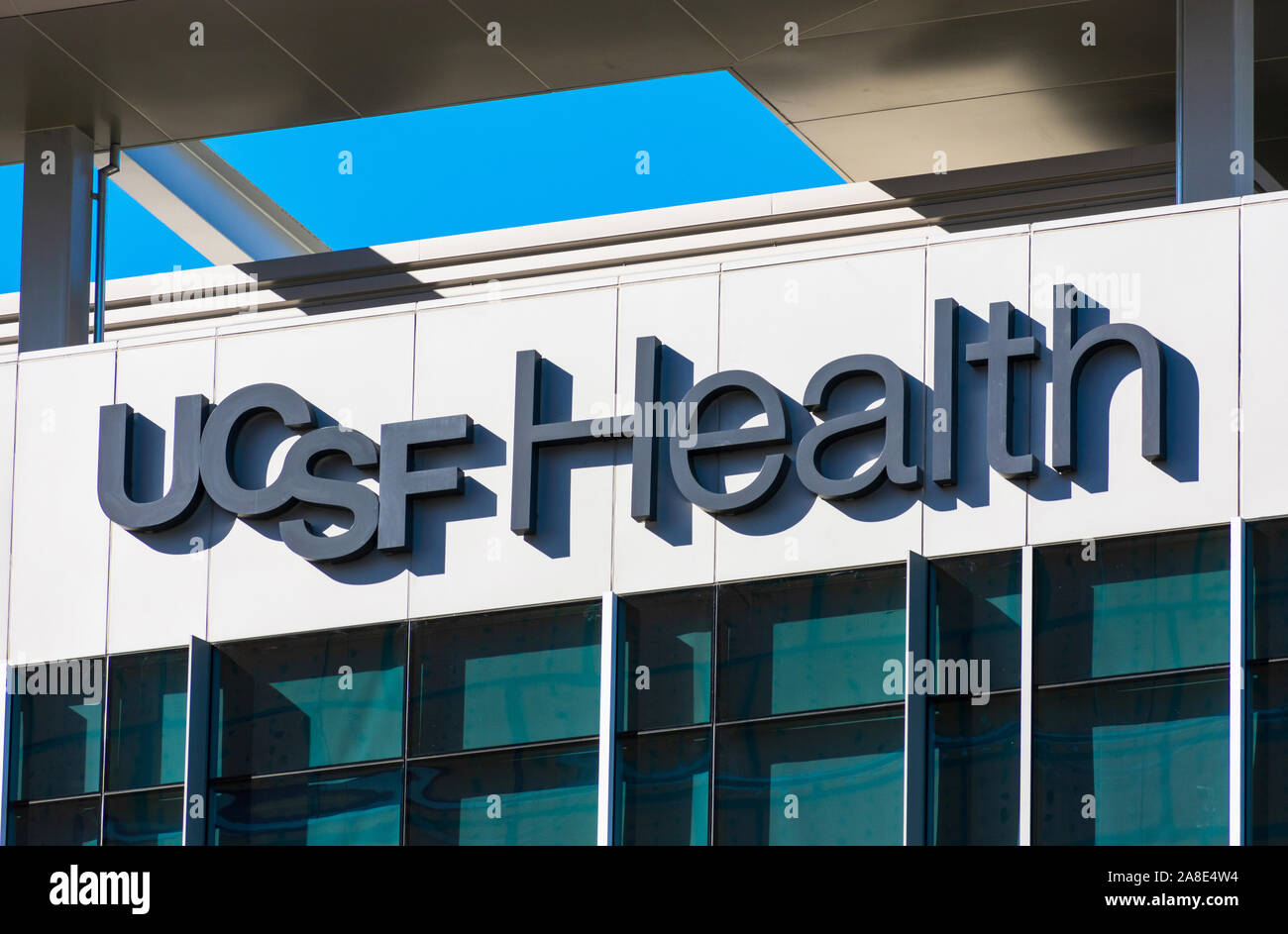 UCSF Health Medical Centre Campus Fassade am Mission Bay. Die Universität von Kalifornien, San Francisco Medical Center ist Forschung und Lehre des Krankenhauses Stockfoto