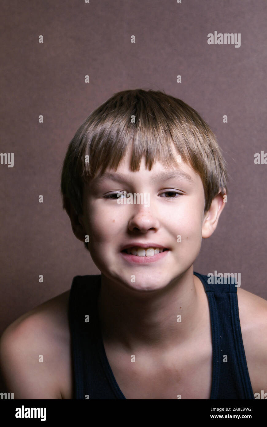 Pre teen boy model -Fotos und -Bildmaterial in hoher Auflösung - Seite ...