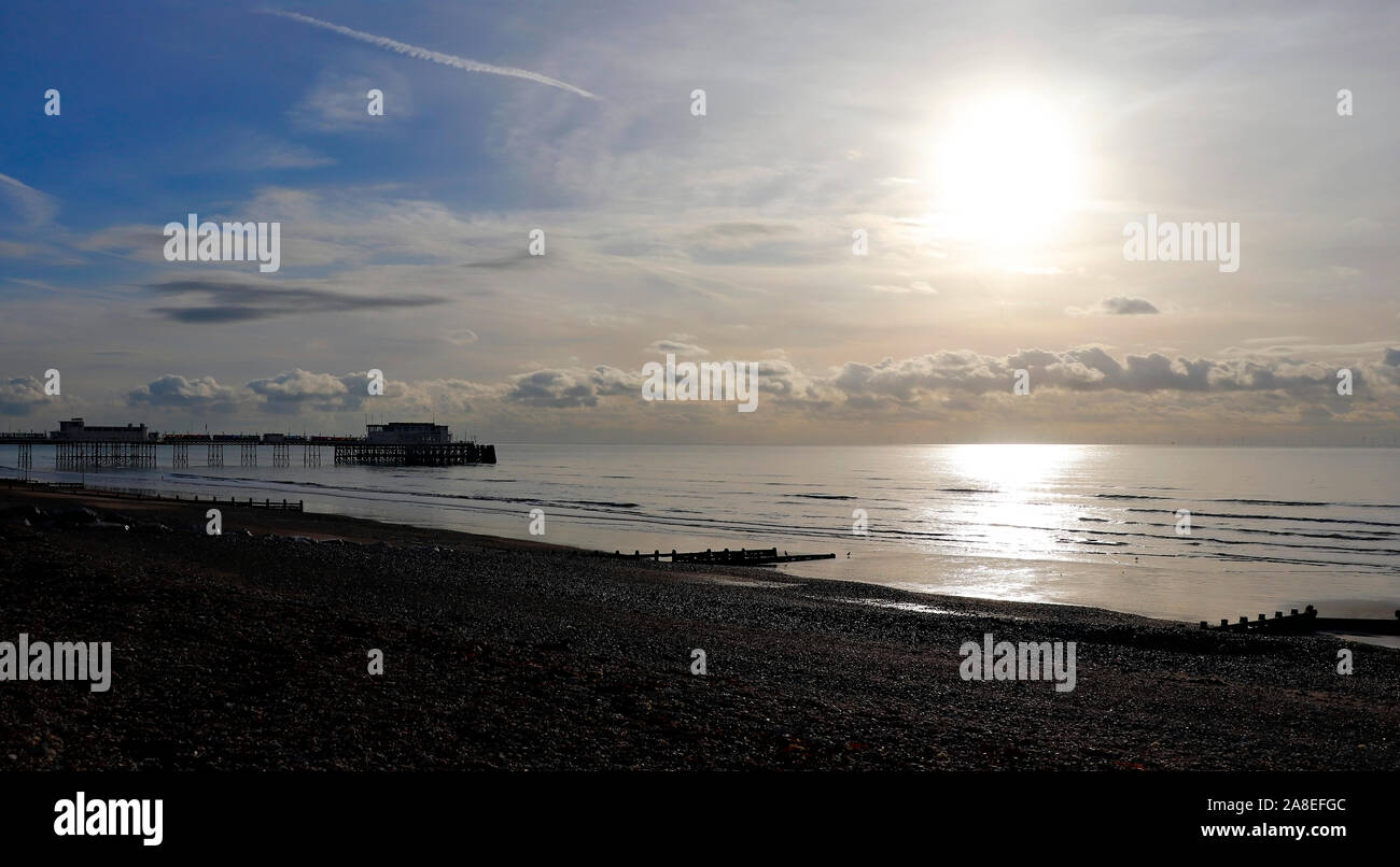 Worthing am Pier der Dämmerung. Stockfoto