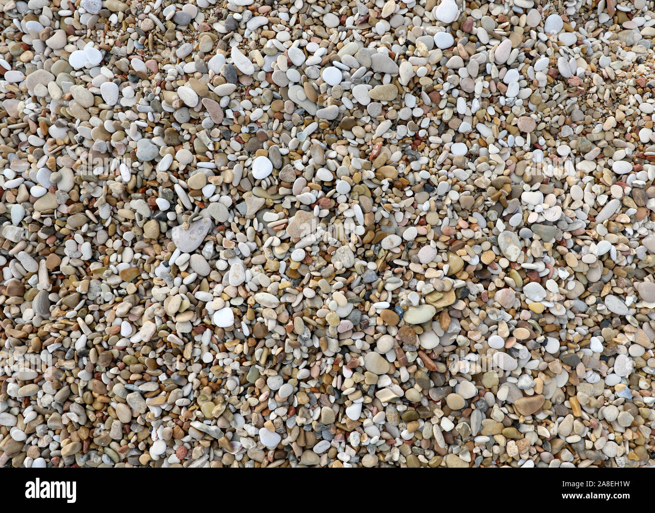 Hintergrund der vielen kleinen Steinen und Kies auf dem Strand Stockfoto