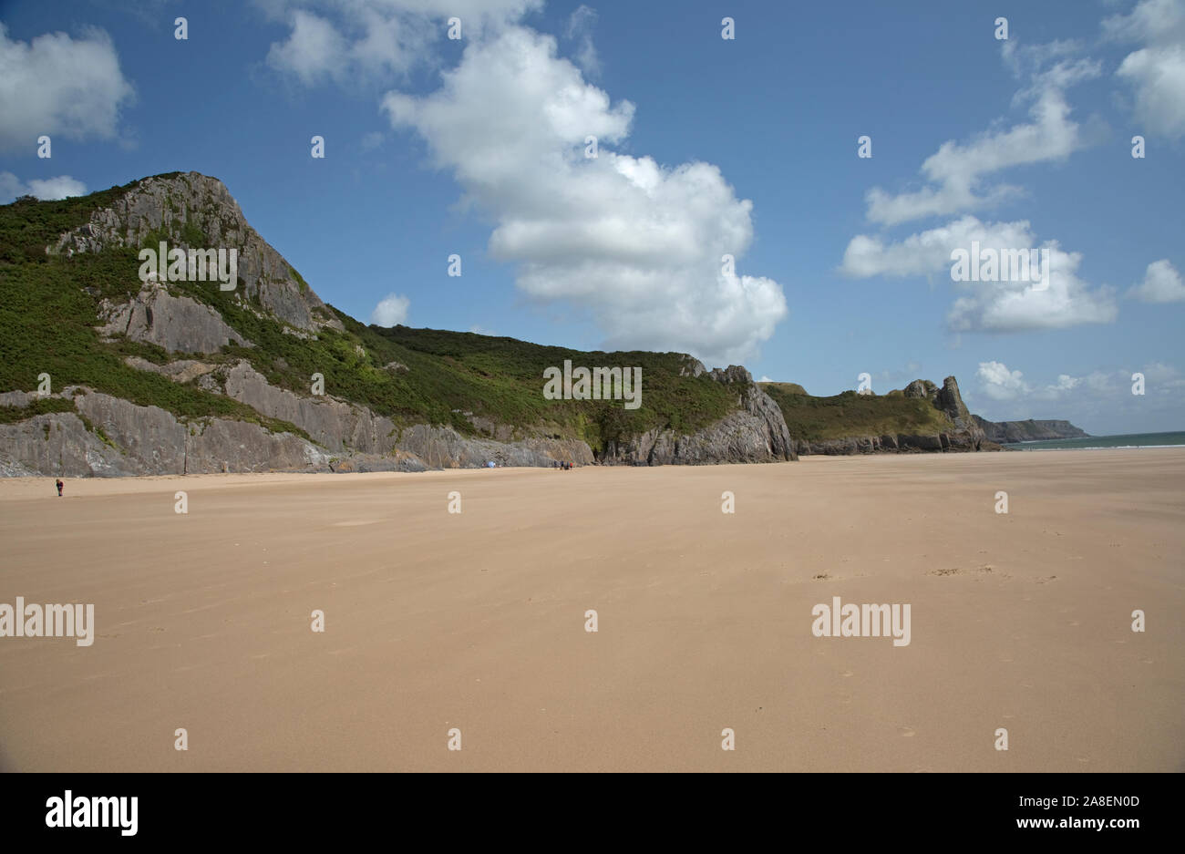 Oxwich Bay und die Küste mit weite, menschenleere Sandstrand bei Ebbe, die Gower, Wales Stockfoto