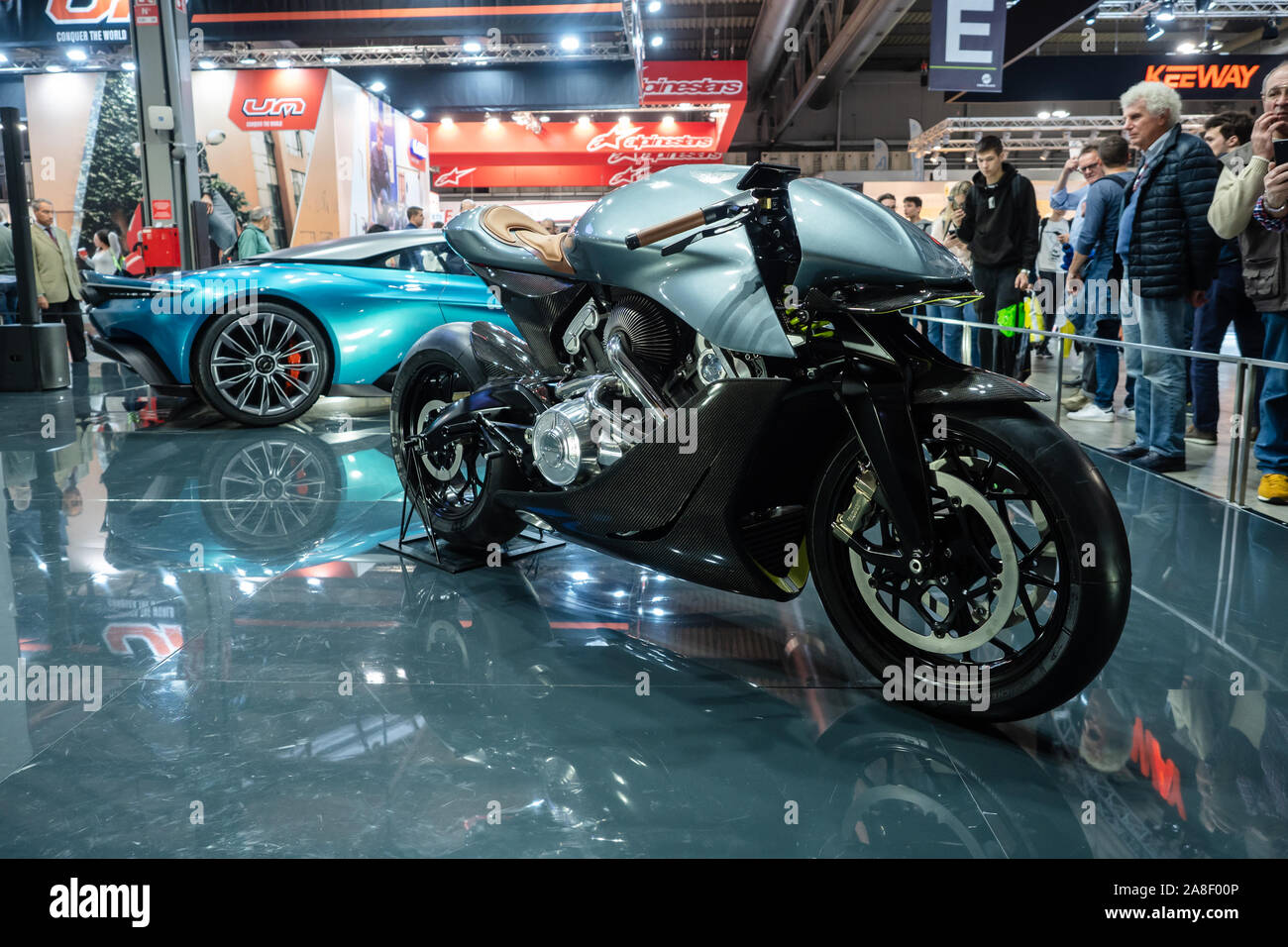 Fieramilano RHO, Mailand Italien - November 07, 2019 EICMA Expo. Aston  Martin präsentiert neuen Motorrad in Partnerschaft mit Brough Superior an  der EICMA 2019 Stockfotografie - Alamy