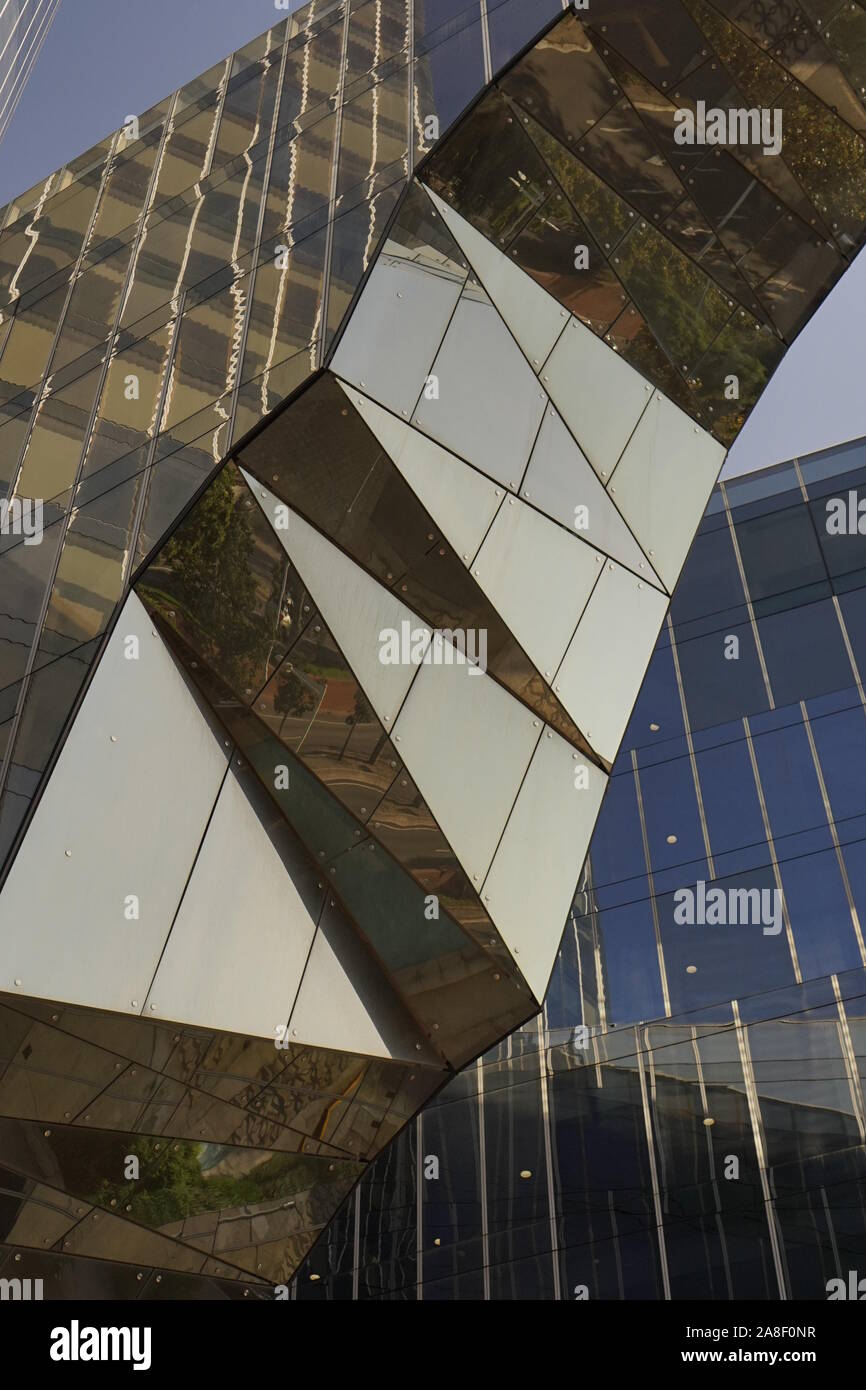 Nahaufnahme Detail der modernen Glas gespiegelt Städtische Architektur Stockfoto