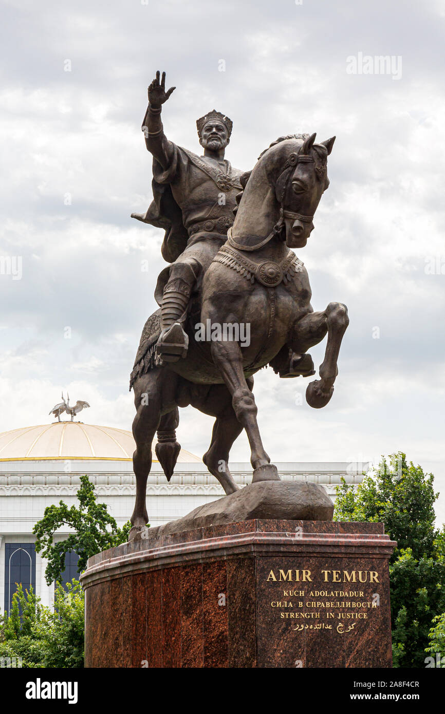 Statue von Amir Temur auf dem Pferderücken an Unabhängigkeit Square, Taschkent Stockfoto