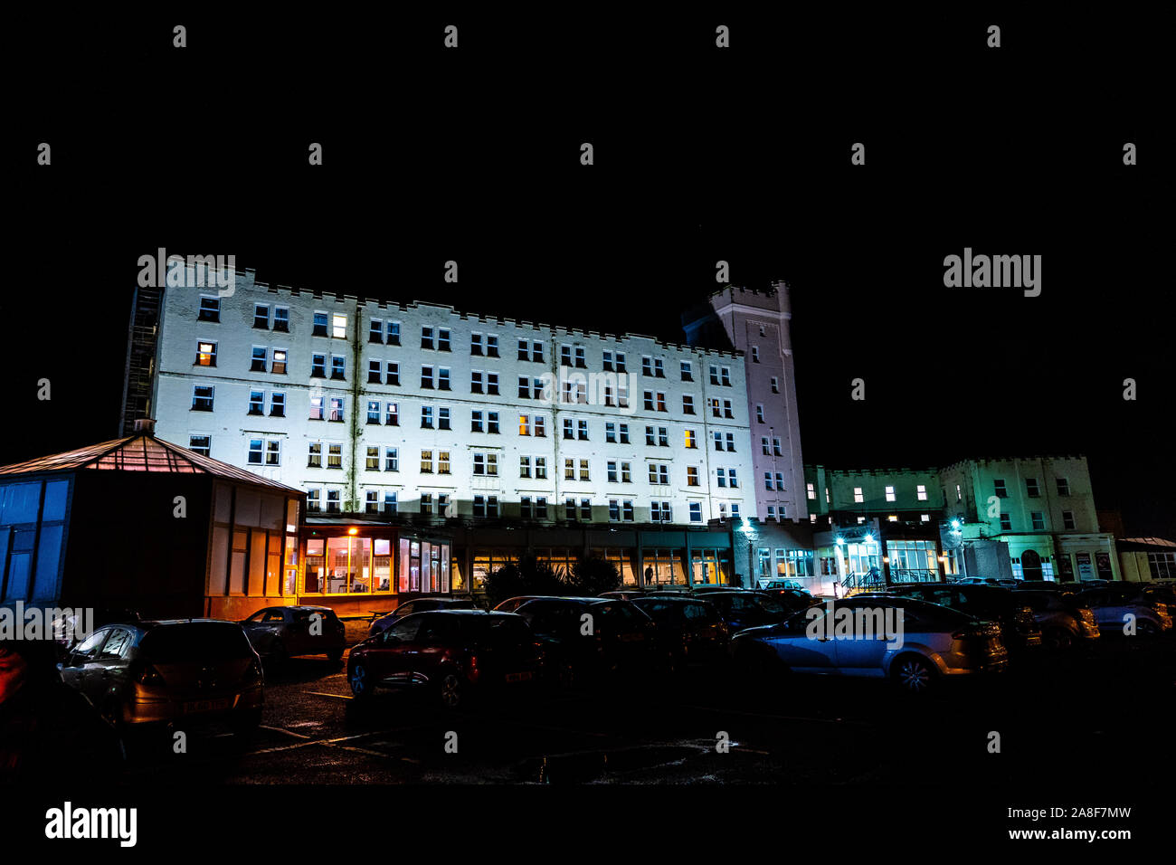 Schöne Luftaufnahmen von Blackpool in der Nacht, einschließlich Norbreck Castle Hotel liegt direkt am Meer, Stadtbild Stockfoto