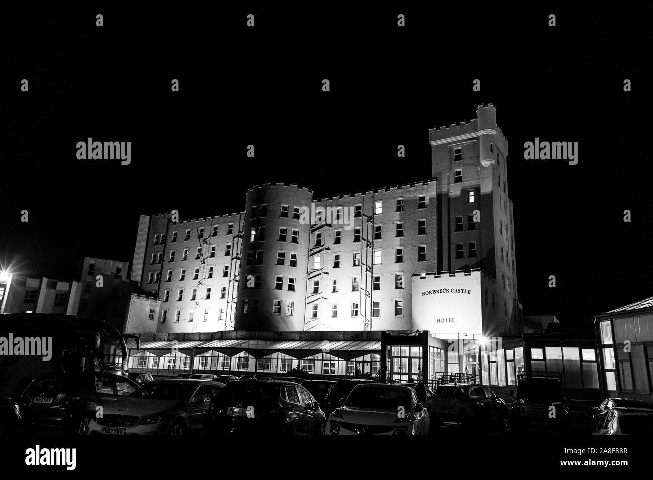 Schöne Luftaufnahmen von Blackpool in der Nacht, einschließlich Norbreck Castle Hotel liegt direkt am Meer, Stadtbild Stockfoto