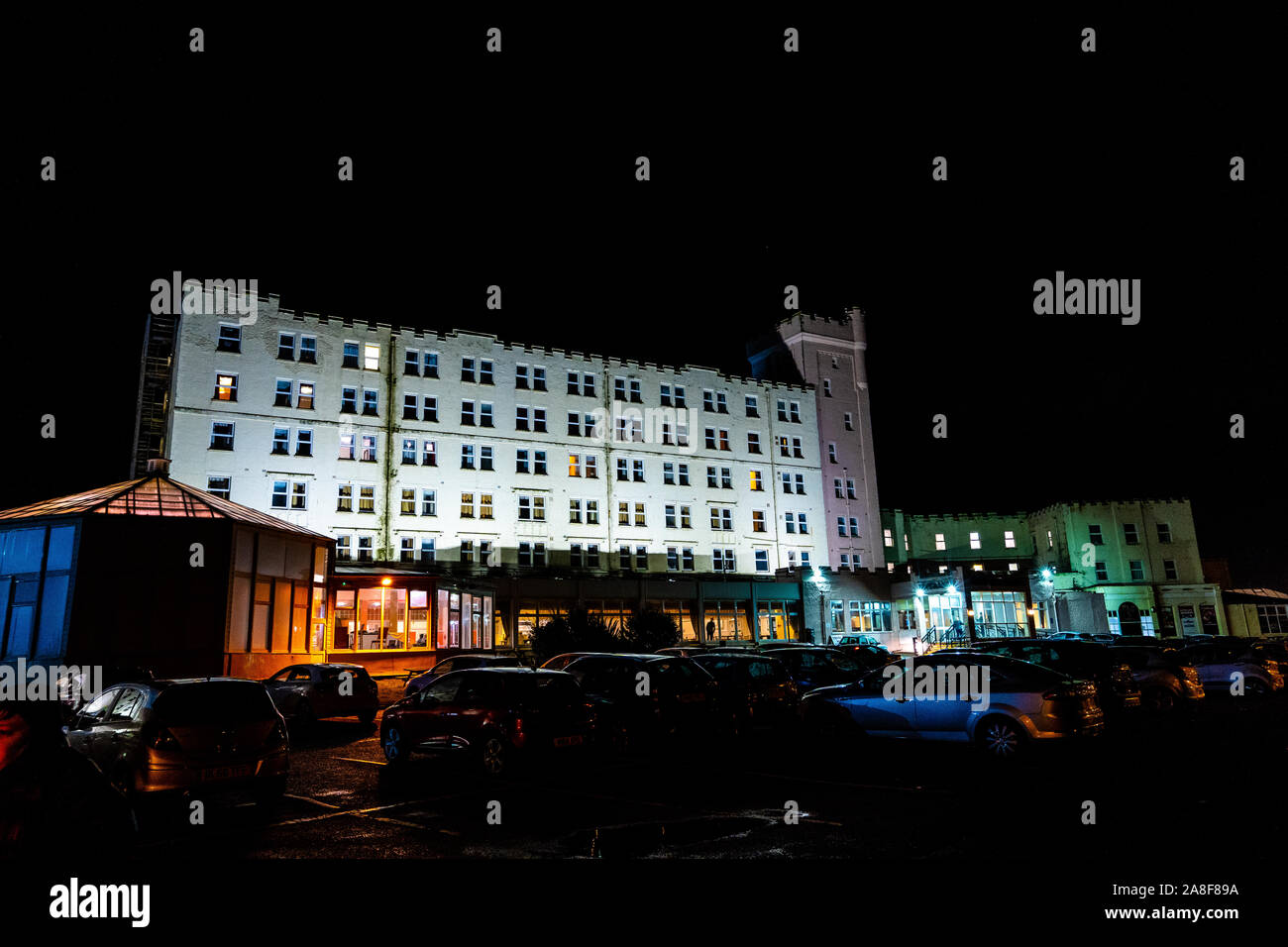 Schöne Luftaufnahmen von Blackpool in der Nacht, einschließlich Norbreck Castle Hotel liegt direkt am Meer, Stadtbild Stockfoto