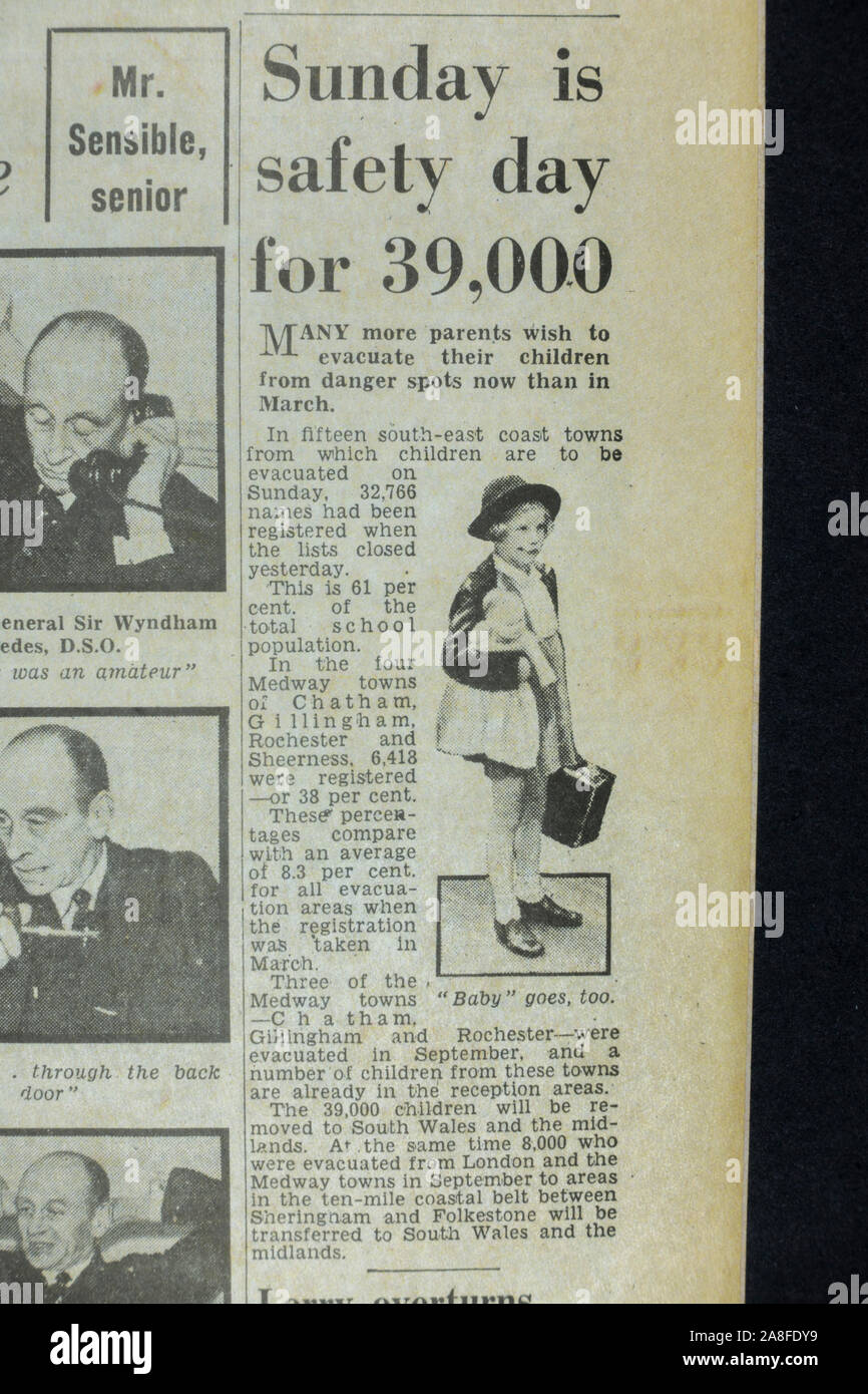 Bericht über Kinder während des Zweiten Weltkriegs in der Daily Express Zeitung evakuiert (Nachbau) am 31. Mai 1940 während der Evakuierung von Dünkirchen. Stockfoto